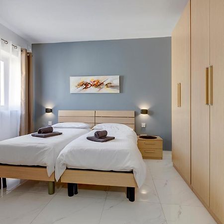 Chic 2Br Penthouse Steps From The Promenade Apartment Sliema Ngoại thất bức ảnh