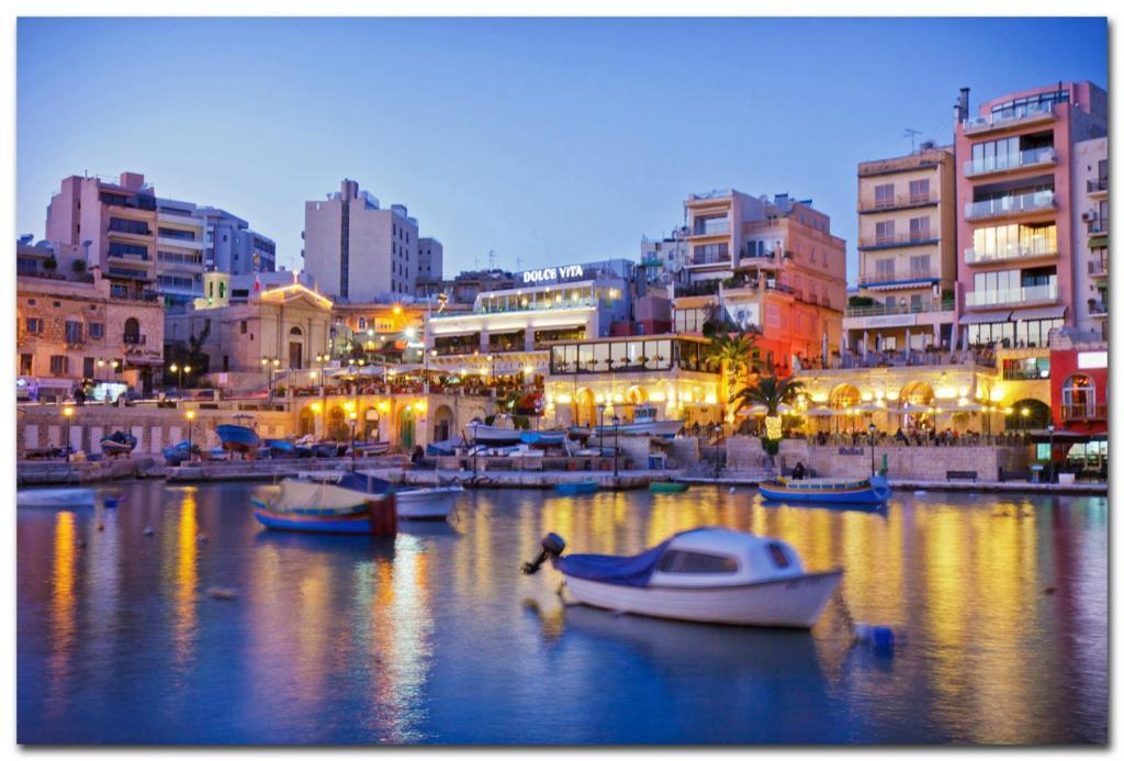 Chic 2Br Penthouse Steps From The Promenade Apartment Sliema Ngoại thất bức ảnh