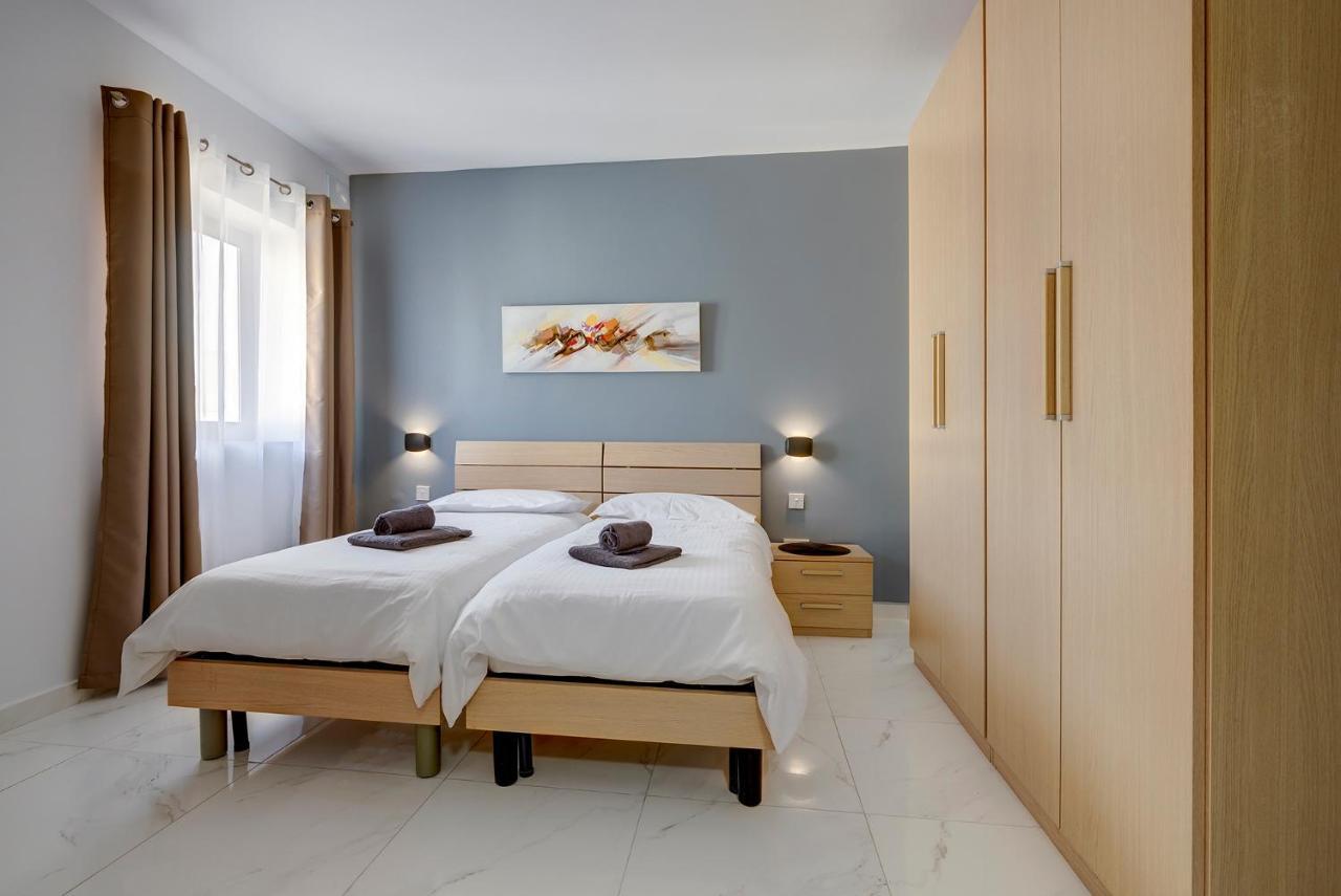 Chic 2Br Penthouse Steps From The Promenade Apartment Sliema Ngoại thất bức ảnh