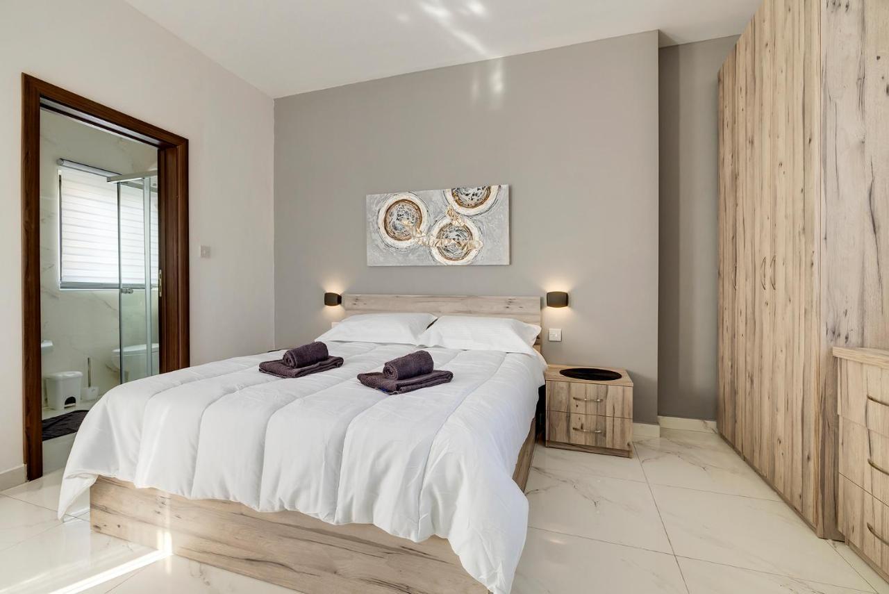 Chic 2Br Penthouse Steps From The Promenade Apartment Sliema Ngoại thất bức ảnh