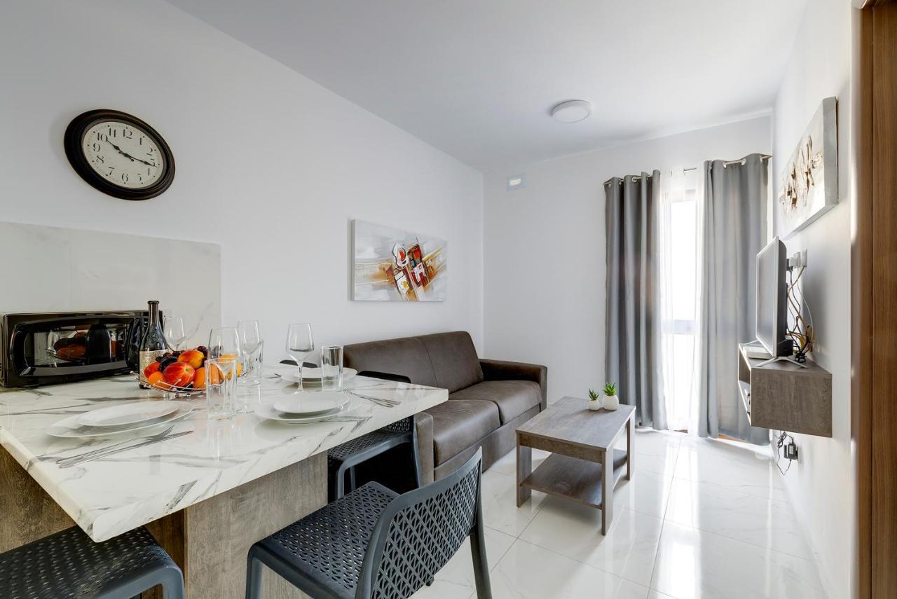 Chic 2Br Penthouse Steps From The Promenade Apartment Sliema Ngoại thất bức ảnh